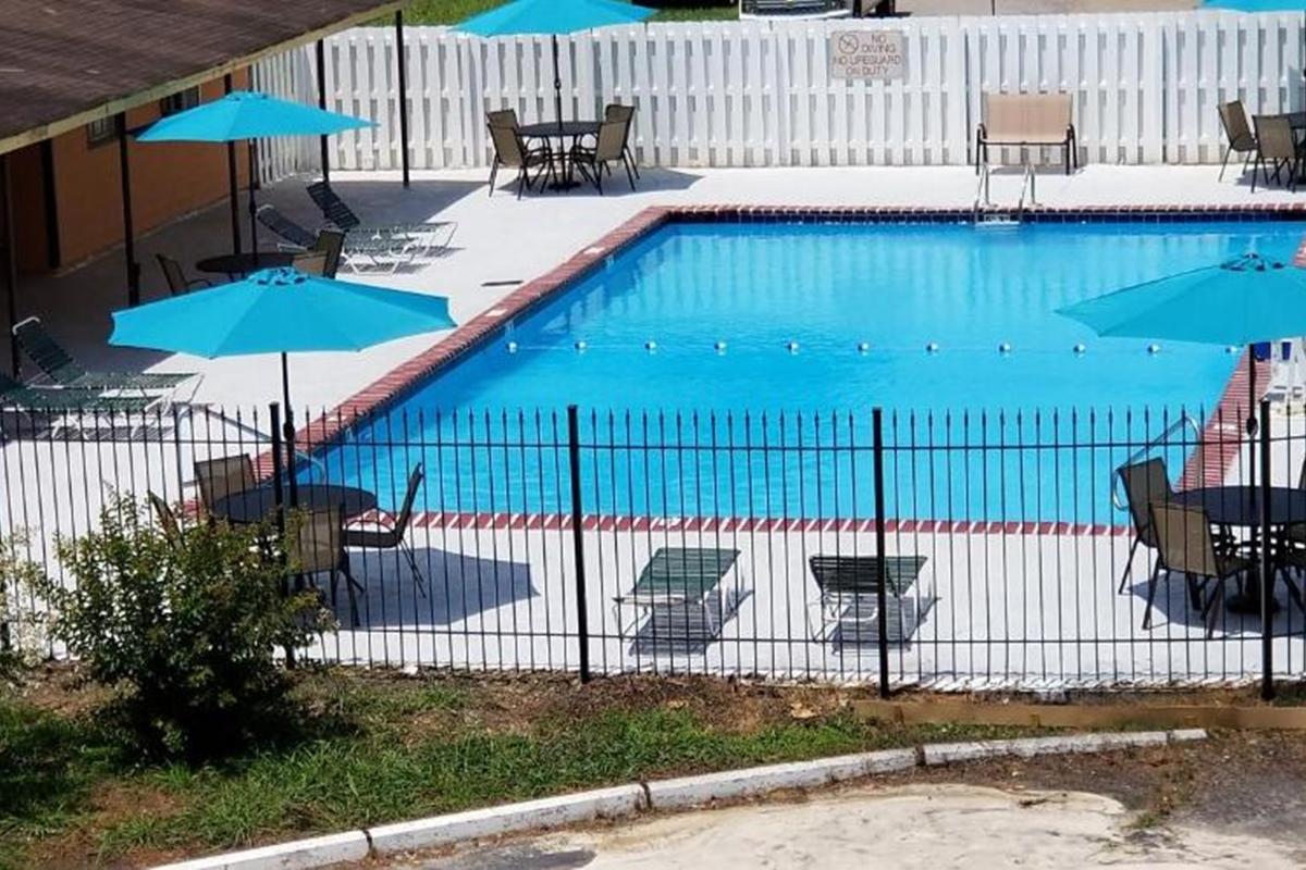 Americas Best Value Inn & Suites Хорн-Лейк Экстерьер фото