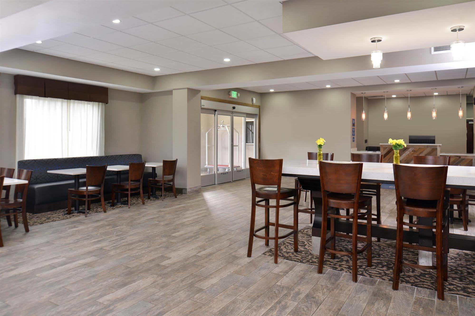 Americas Best Value Inn & Suites Хорн-Лейк Экстерьер фото
